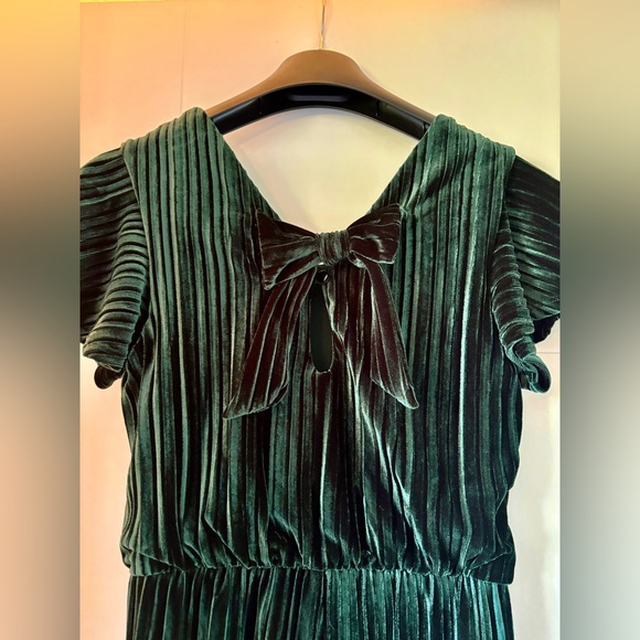 Zunie Kids Flutter Sleeve Green Velvet Jumpsuit bow closure size 12 big kids - Picture 6 of 13